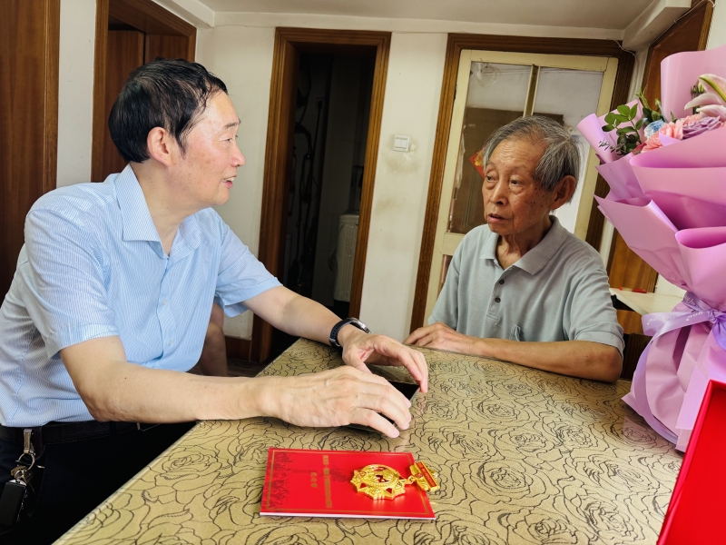 洪启予.jpg